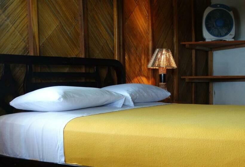 Номер Стандарт, Wipeout Cabaña Restaurant