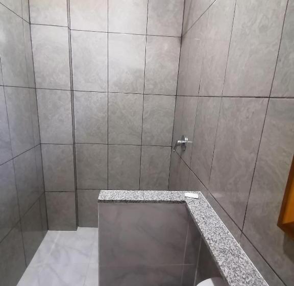 Люкс, Wipeout Cabaña Restaurant