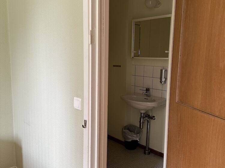 Апартаменты 1 Спальня, Brålanda Hotell Och Vandrarhem