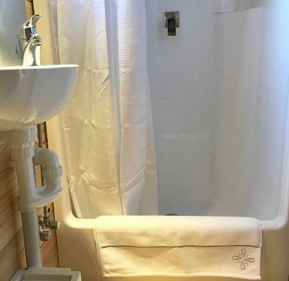 בית, חדר שינה 1, Hilltop Tiny House By Tiny Away