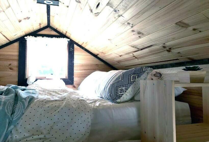 בית, חדר שינה 1, Hilltop Tiny House By Tiny Away