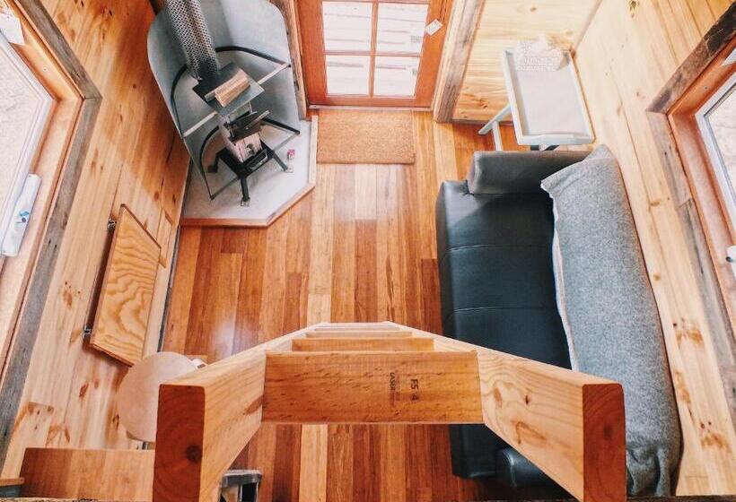 בית, חדר שינה 1, Hilltop Tiny House By Tiny Away