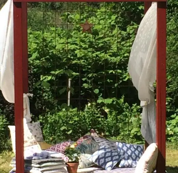 バスルーム共有のシングルスタンダード, Swedish Idyll