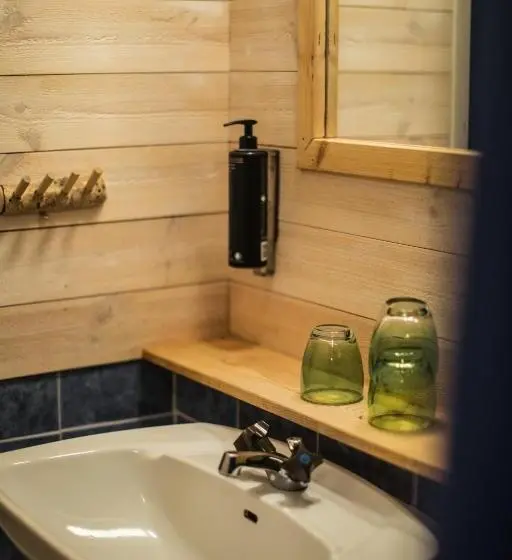 エコノミートリプルルーム, Vallåsens Värdshus Stf Hostel