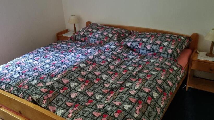 スタンダードスタジオ, Pension Pek