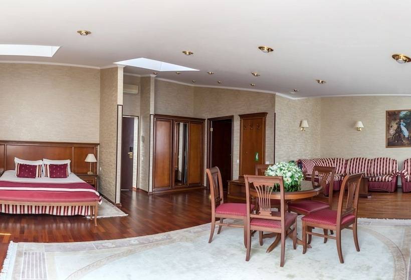 高级小型套房, Arkadia