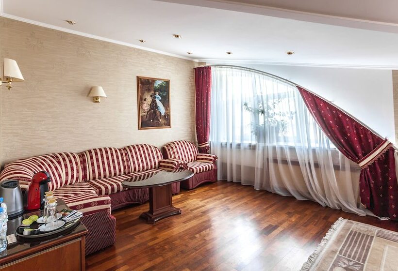 高级小型套房, Arkadia