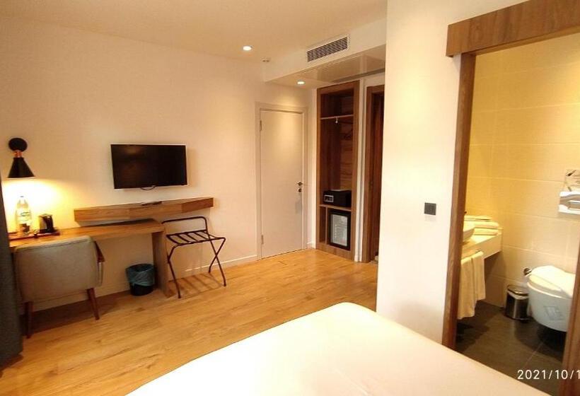 اتاق خانوادگی تودرتو, Armagrandi Spina Hotel Special Category
