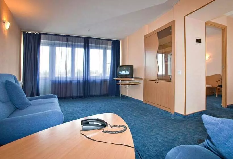 スイート, Baltiets Resort