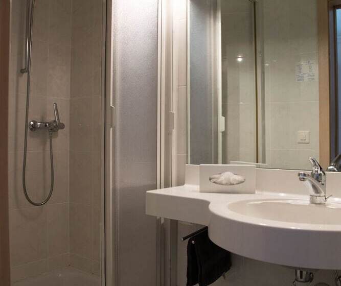 单人基本间, Europa