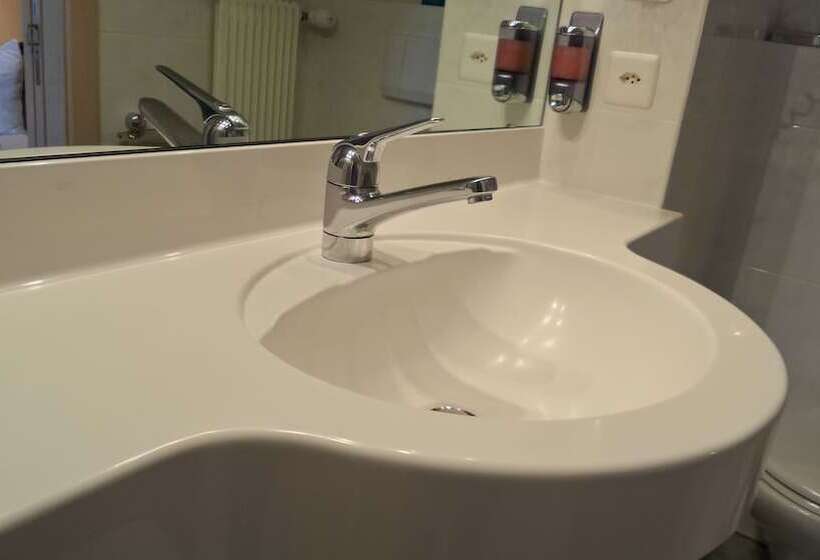 单人基本间, Europa