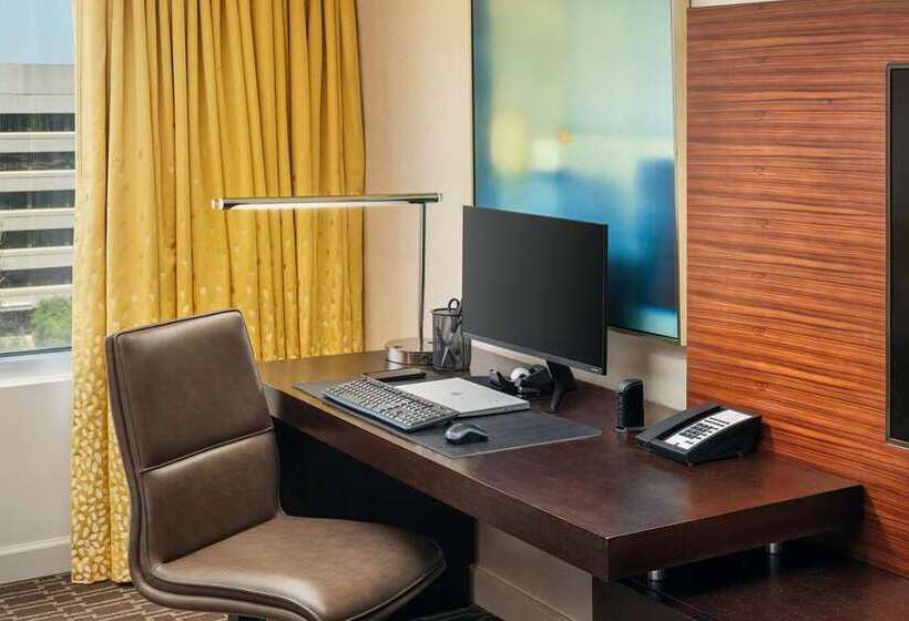 キングサイズベッドのスーペリアルーム, Hilton Paris La Defense