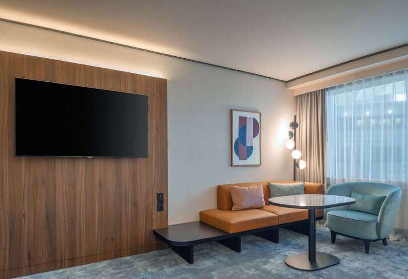 キングサイズベッドのスーペリアルーム, Hilton Paris La Defense