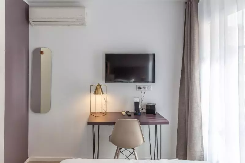 اتاق راحتی سه تخته, Hôtel Alcôve Nice