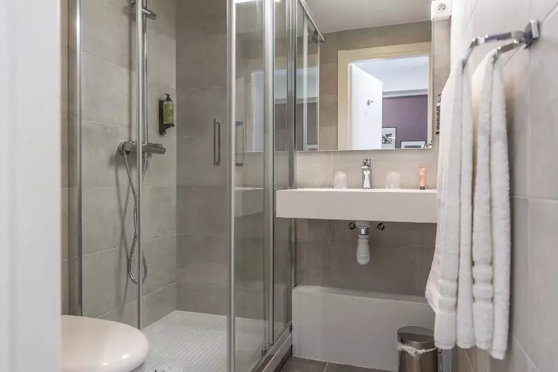 اتاق راحتی سه تخته, Hôtel Alcôve Nice