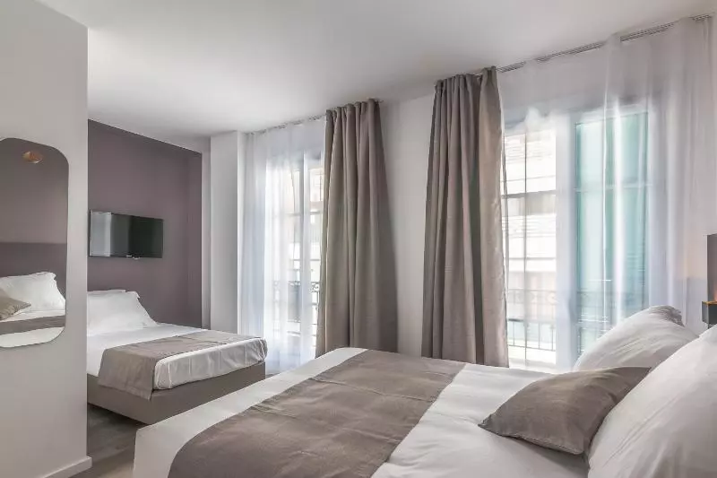اتاق راحتی سه تخته, Hôtel Alcôve Nice