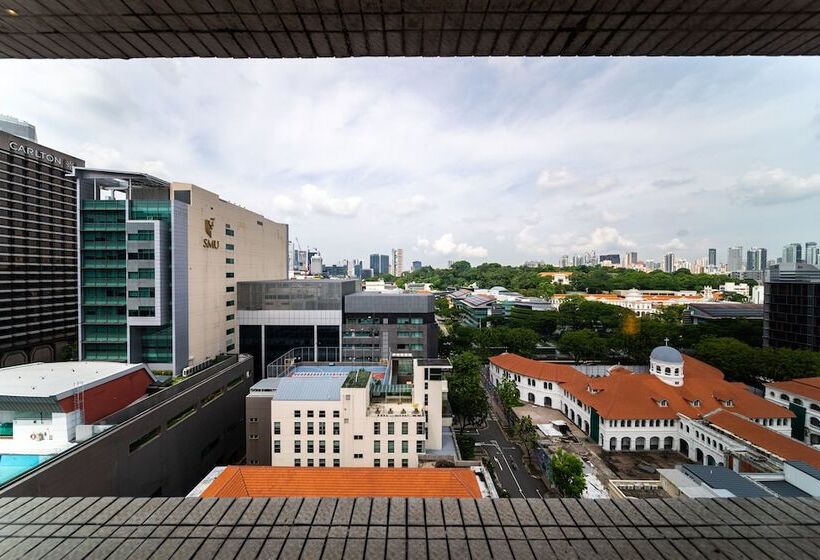 اتاق اجرایی, Royal Queens