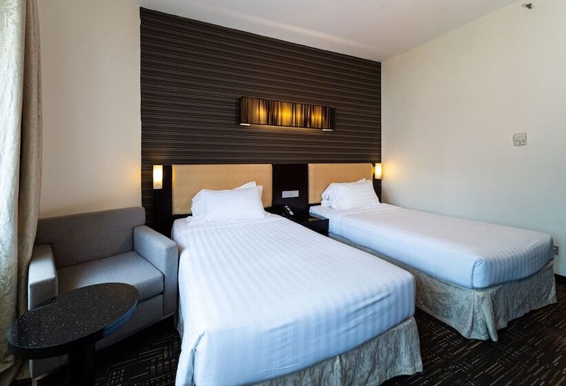 اتاق اجرایی, Royal Queens