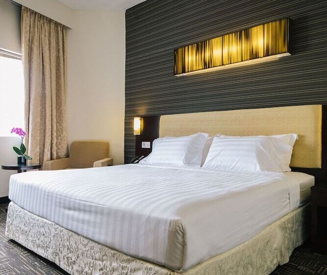 اتاق اجرایی, Royal Queens