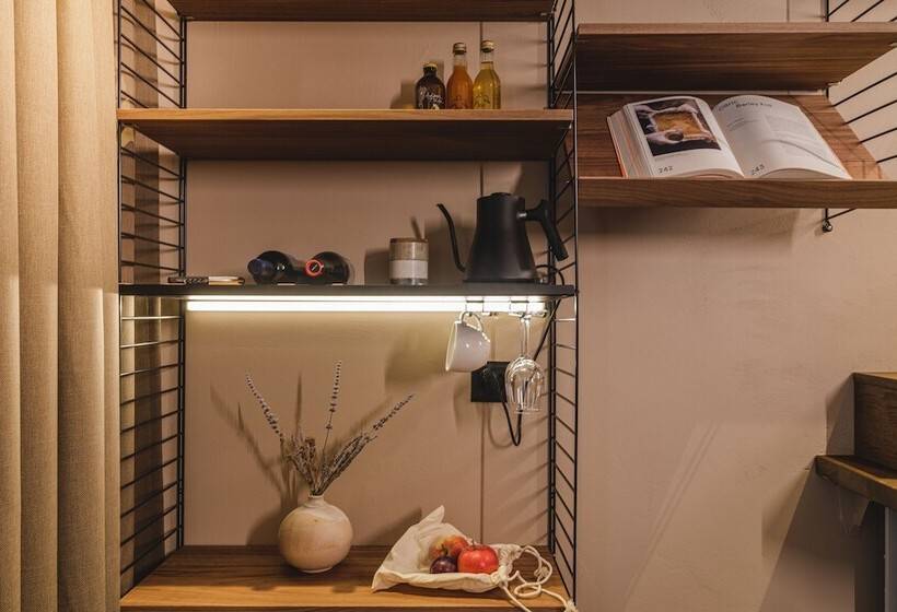 可观山景的小型套房, The Rex