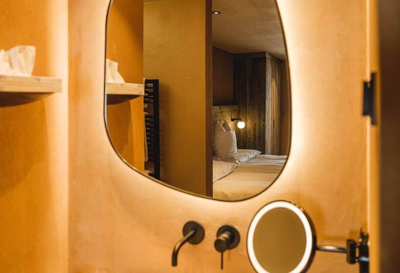 可观山景的小型套房, The Rex