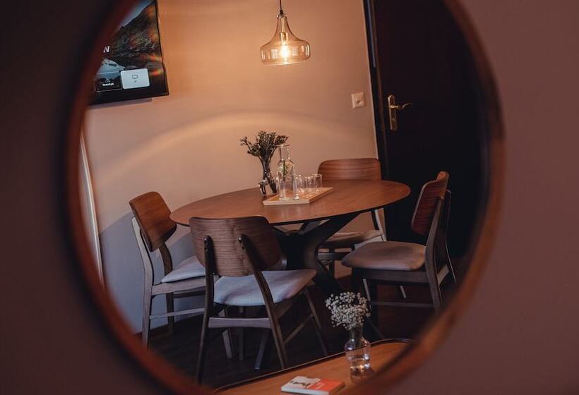 豪华两卧室公寓, The Rex