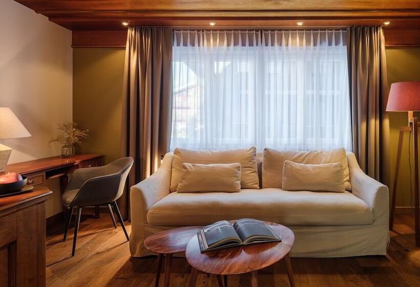 可观山景的豪华套房, The Rex