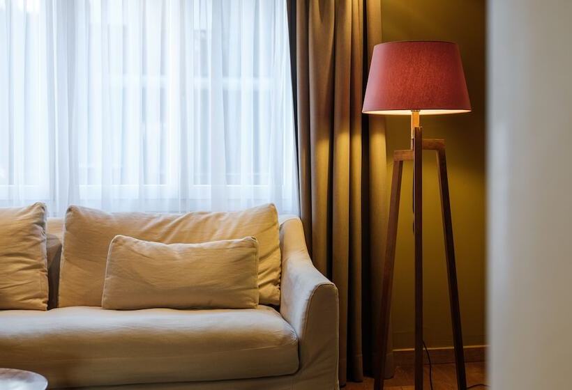 豪华套房, The Rex