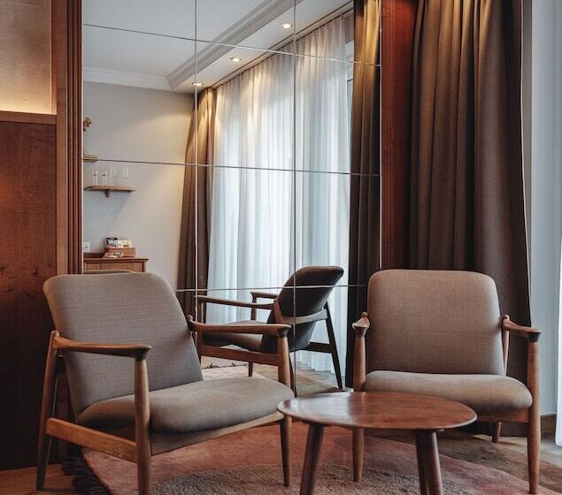 标准间带山景, The Rex