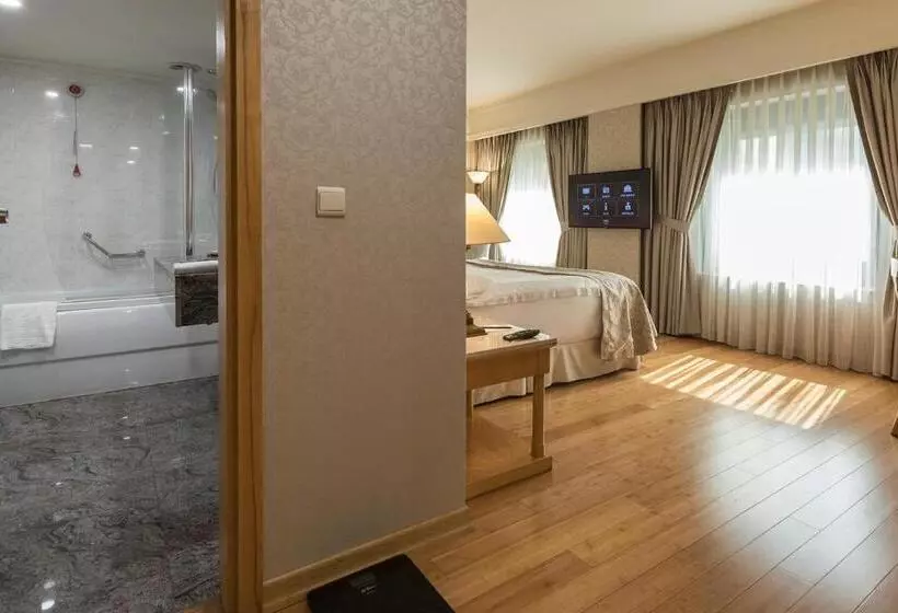Suite Queen Bed, Zorlu Grand Hotel Trabzon