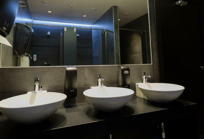 共用房间的床, Airhostel Barcelona Airport 24h