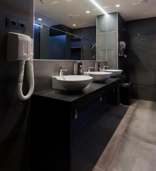 Номер Стандарт, Airhostel Barcelona Airport 24h