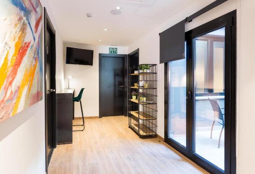 Номер Стандарт, Airhostel Barcelona Airport 24h
