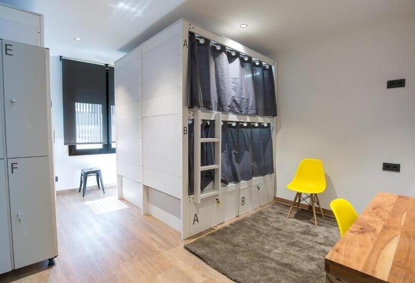 Номер Стандарт, Airhostel Barcelona Airport 24h