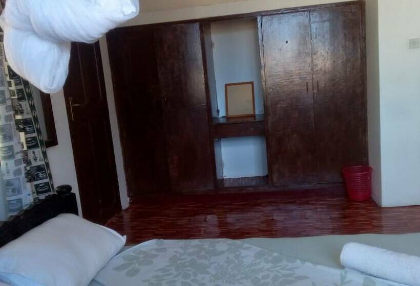 اتاق استاندارد با چشم‌انداز باغ, Akogo House   Bnb , Hostel, Backpackers & Volunteer Center
