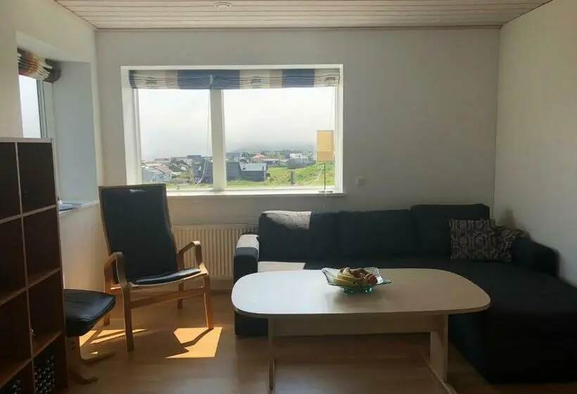 اتاق لوکس با چشم‌انداز دریا, Light & Spacious Home