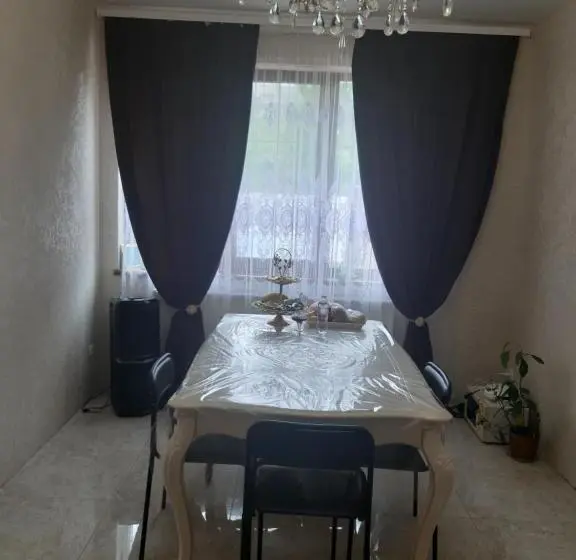 Studiou Familiar, Arkadiya House