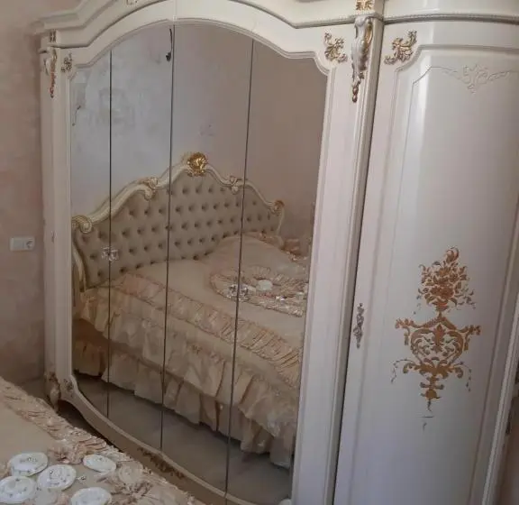 Studiou Familiar, Arkadiya House