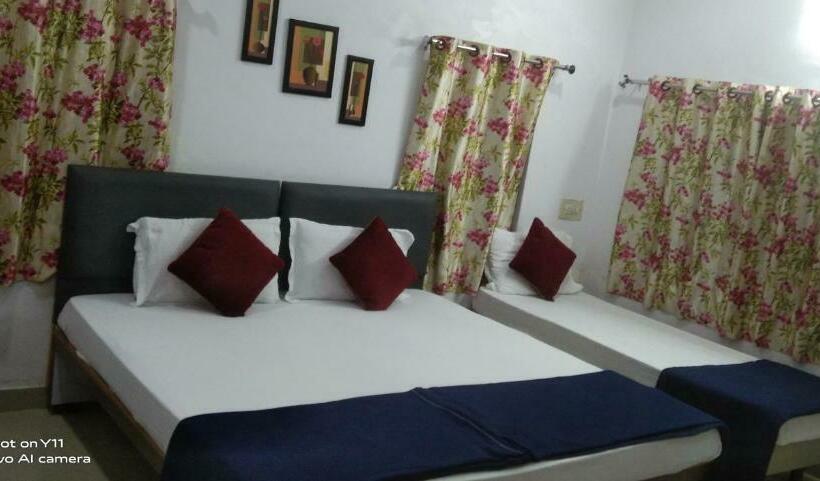 标准三人间, Gurukrupa Bunglow