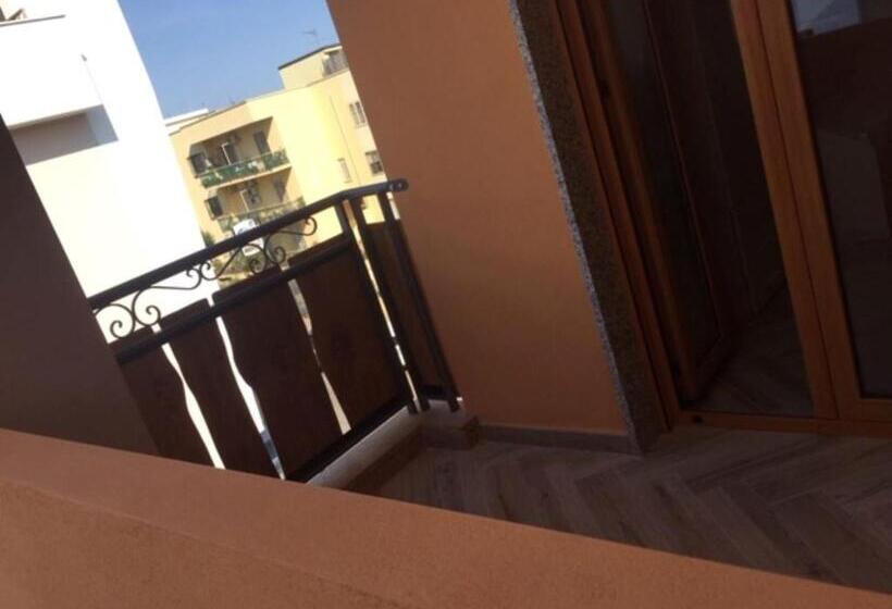 스탠다드 트리픔 룸 공동욕실, Paradise Home