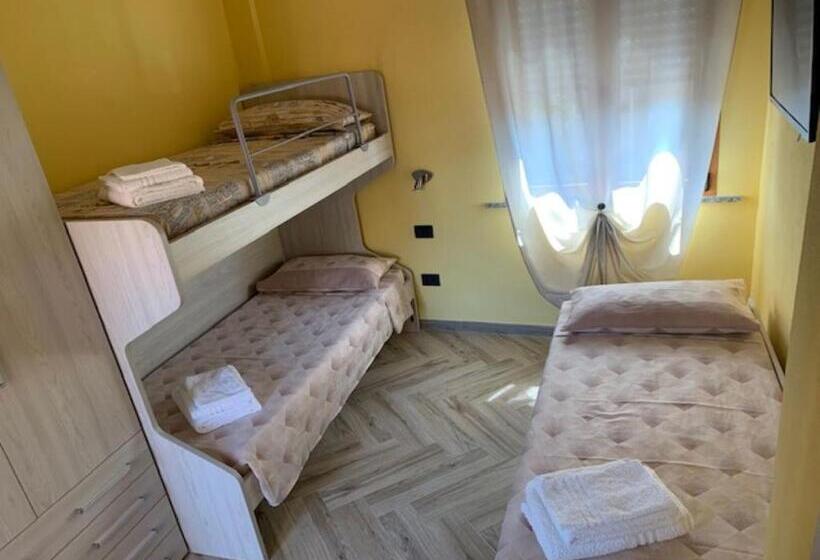 اتاق استاندارد سه تخته با سرویس بهداشتی مشترک, Paradise Home