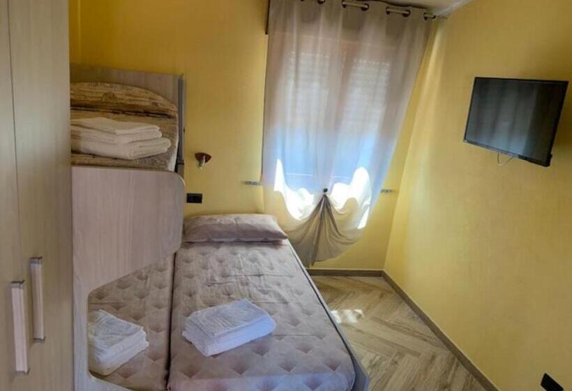 스탠다드 트리픔 룸 공동욕실, Paradise Home