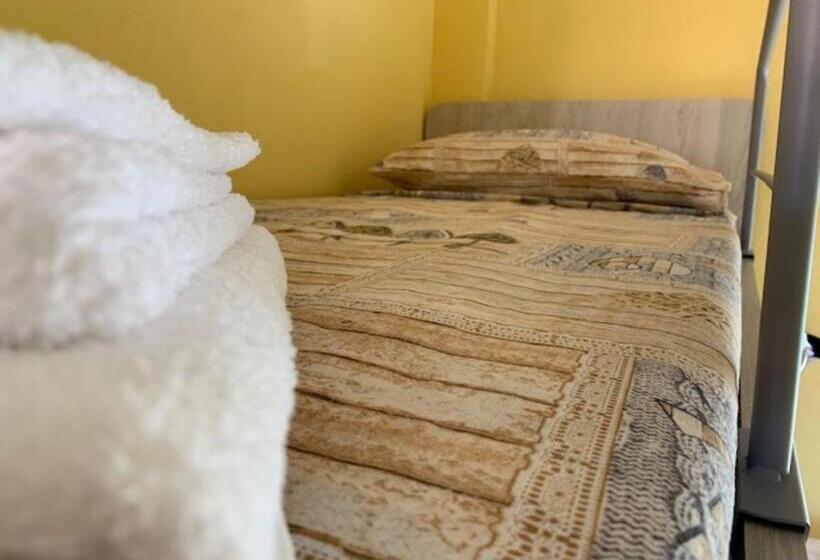 스탠다드 트리픔 룸 공동욕실, Paradise Home