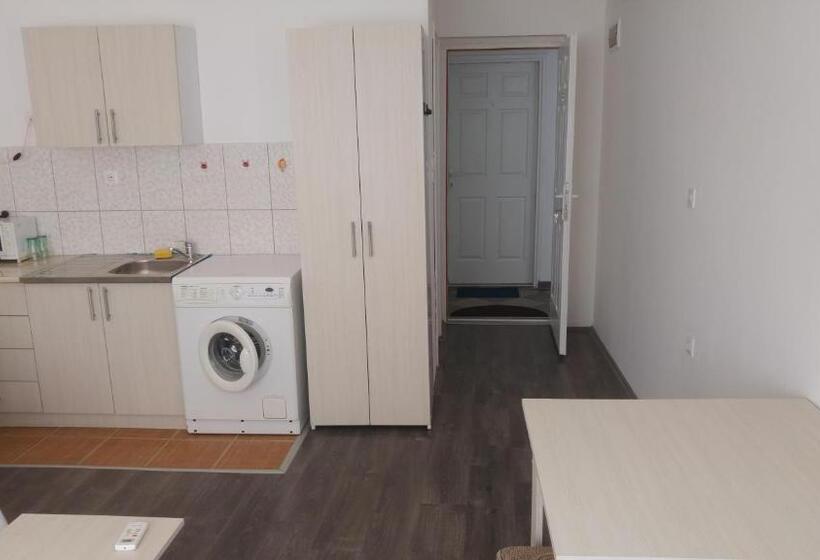 استودیو استاندارد با بالکن, Prenociste H2o