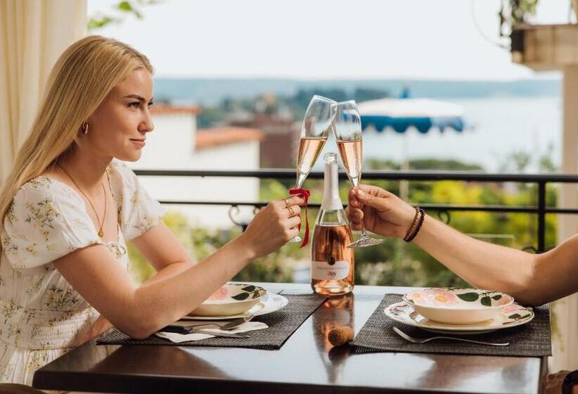 اتاق استاندارد با چشمانداز دریا, Villa Bellevue Portoroz Portorose