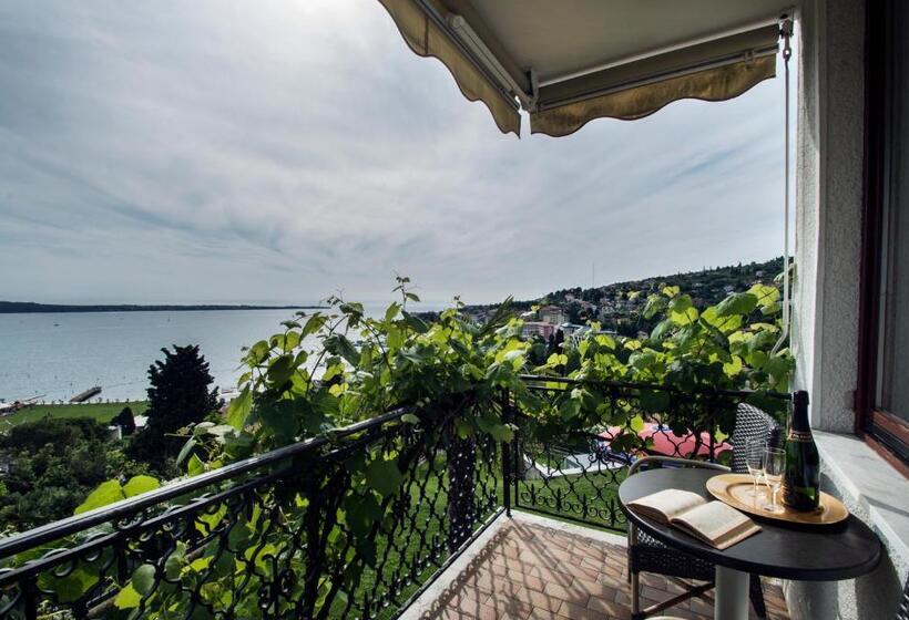اتاق استاندارد با بالکن و چشمانداز دریا, Villa Bellevue Portoroz Portorose