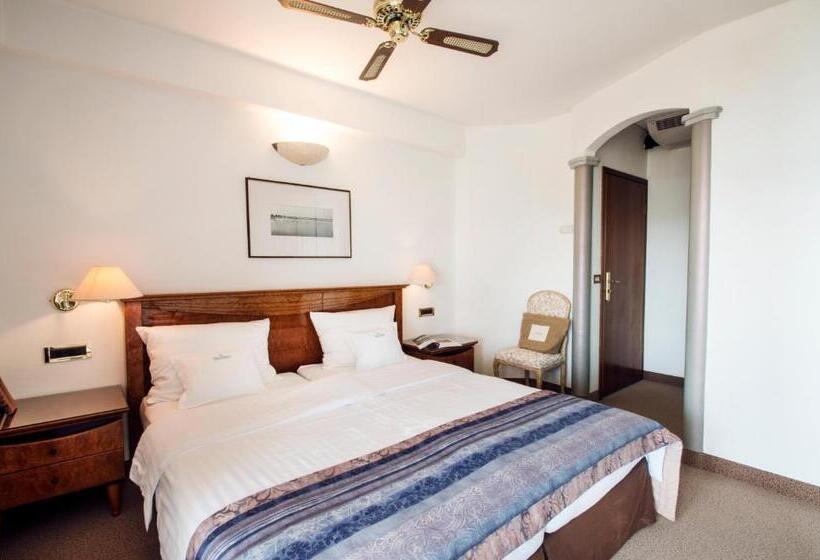 اتاق استاندارد با بالکن و چشمانداز دریا, Villa Bellevue Portoroz Portorose