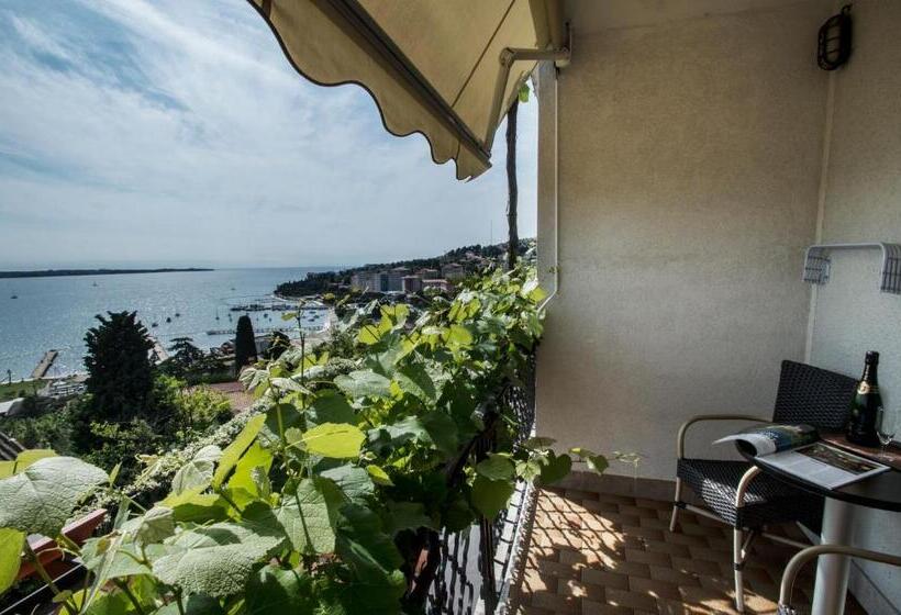 اتاق استاندارد با بالکن و چشمانداز دریا, Villa Bellevue Portoroz Portorose