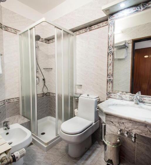 اتاق استاندارد با بالکن و چشمانداز دریا, Villa Bellevue Portoroz Portorose