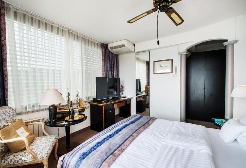 اتاق استاندارد با بالکن و چشمانداز دریا, Villa Bellevue Portoroz Portorose